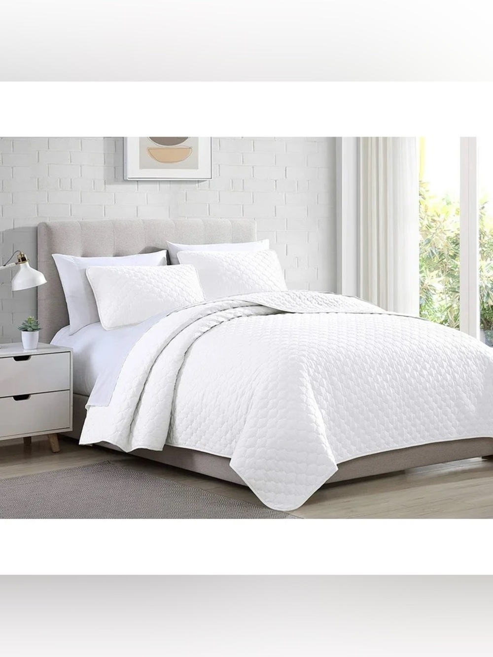 White Quilted Queen 3 piece Bedspread Set